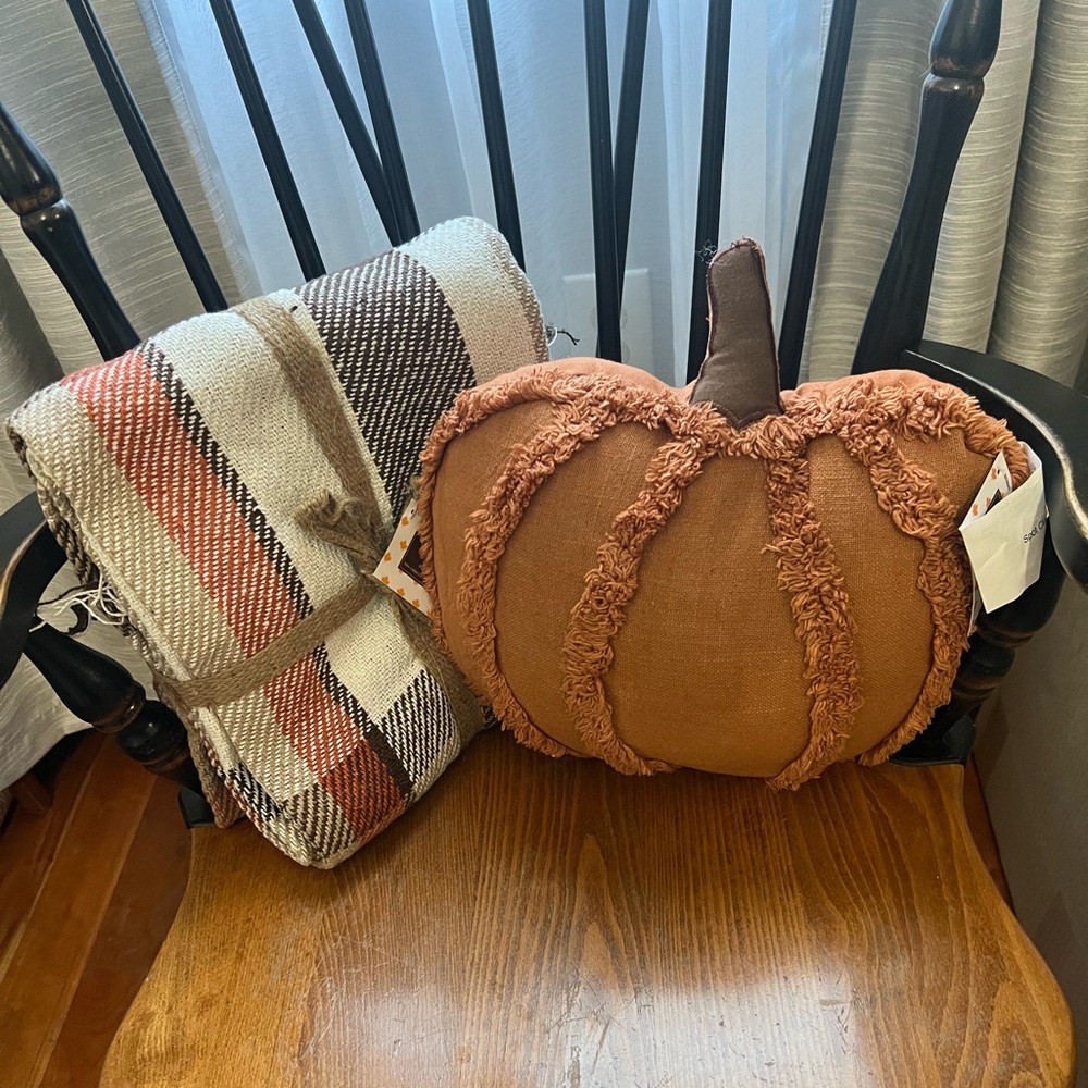 Plaid Throw Blanket and Pumpkin Pillow Set NWT